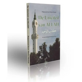 Boek met titel De Uniciteit van ALLAH en een moskee toren op de cover